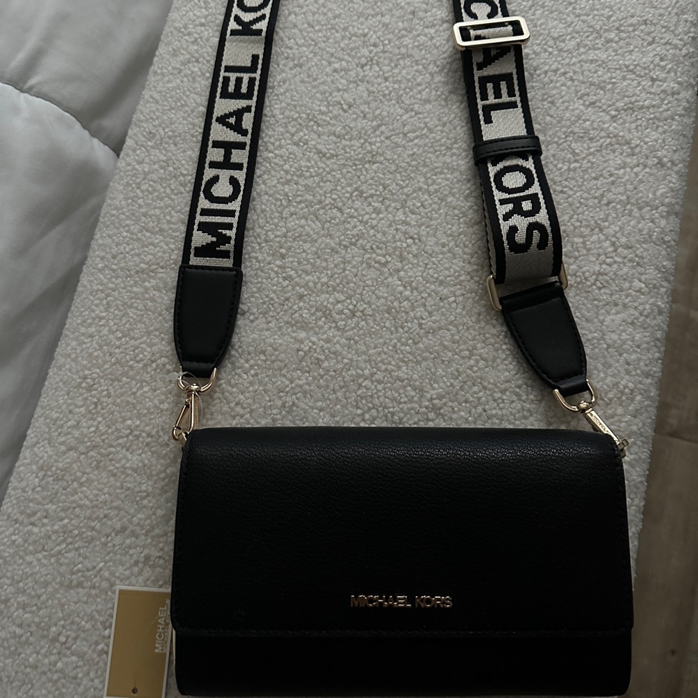 Michael Kors Jet Set Wallet Crossbody bag for sale! Brand new